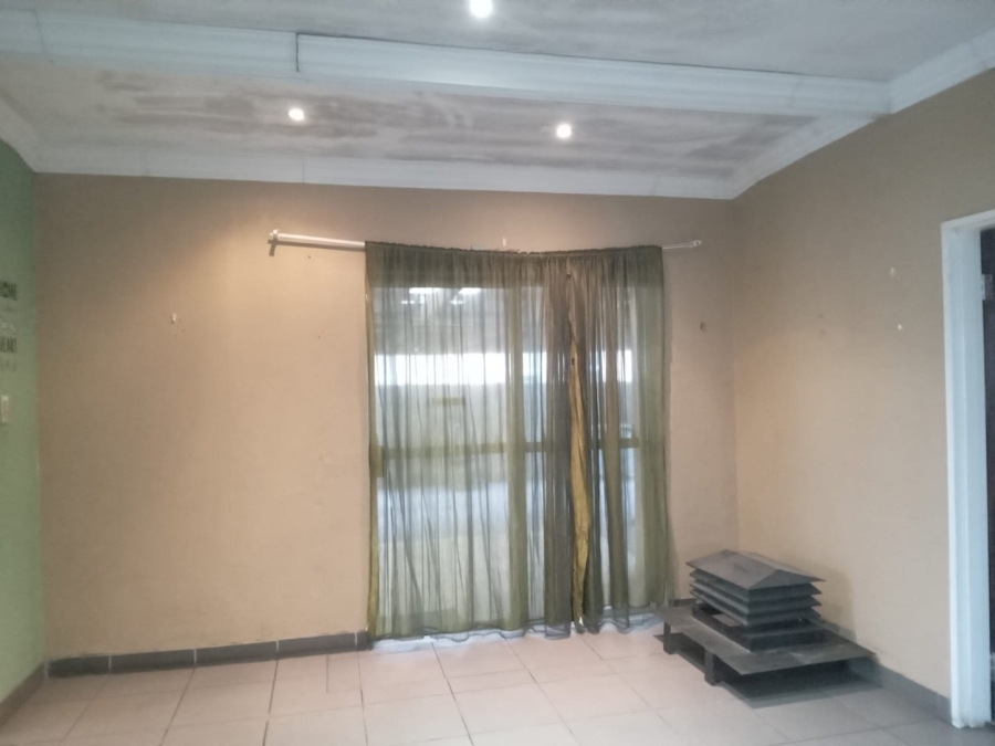 To Let Commercial Property for Rent in Eikendal Western Cape